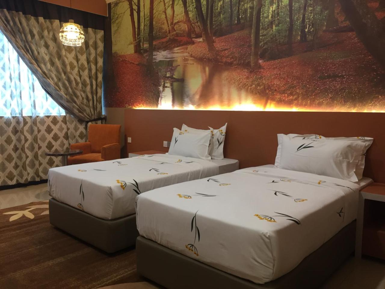 Hotel Holmes Gp Нусаджая Екстериор снимка